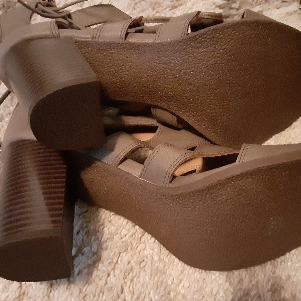 Shoes - Picture 3 of 6